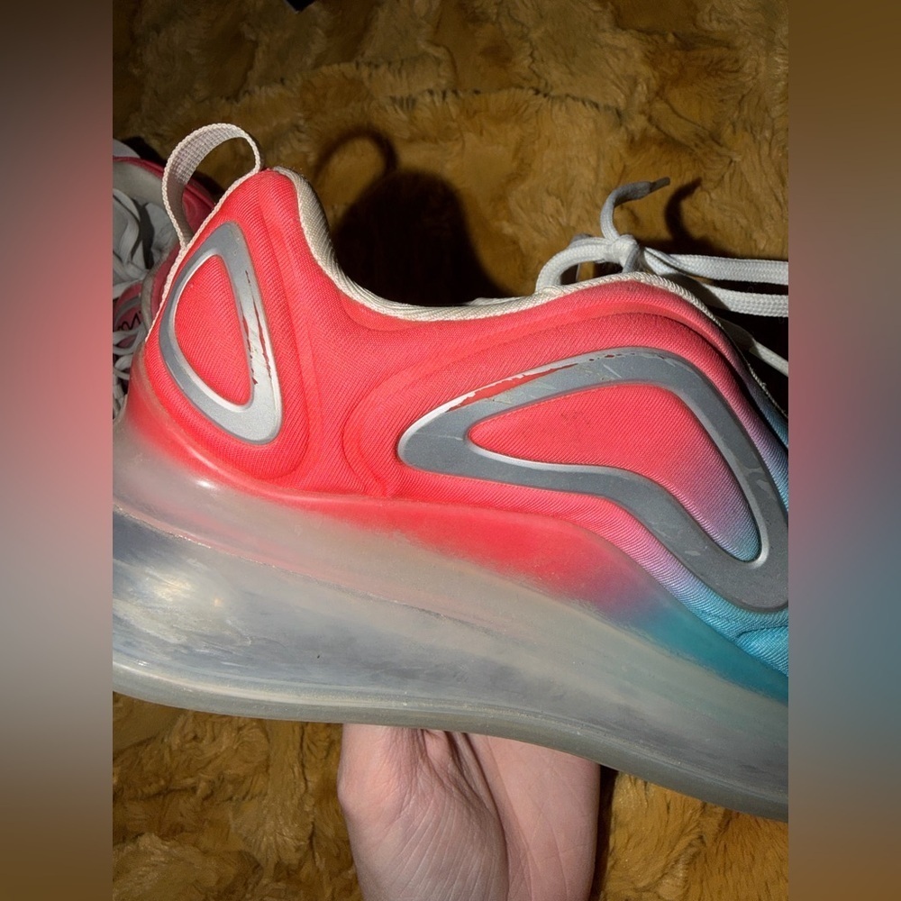 Woman’s Nike Air Max 720’s - Picture 9 of 16